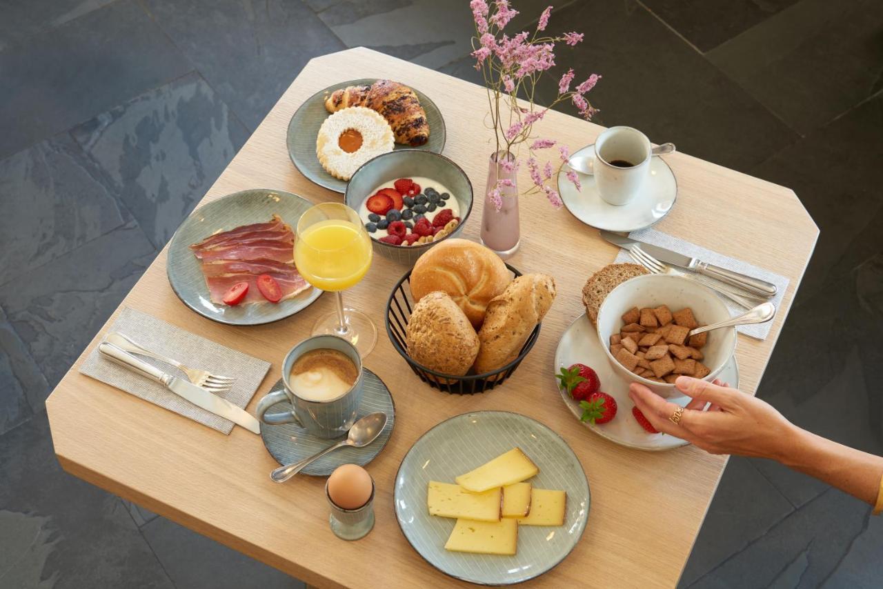 Hotel Goldene Rose Brunico Eksteriør billede
