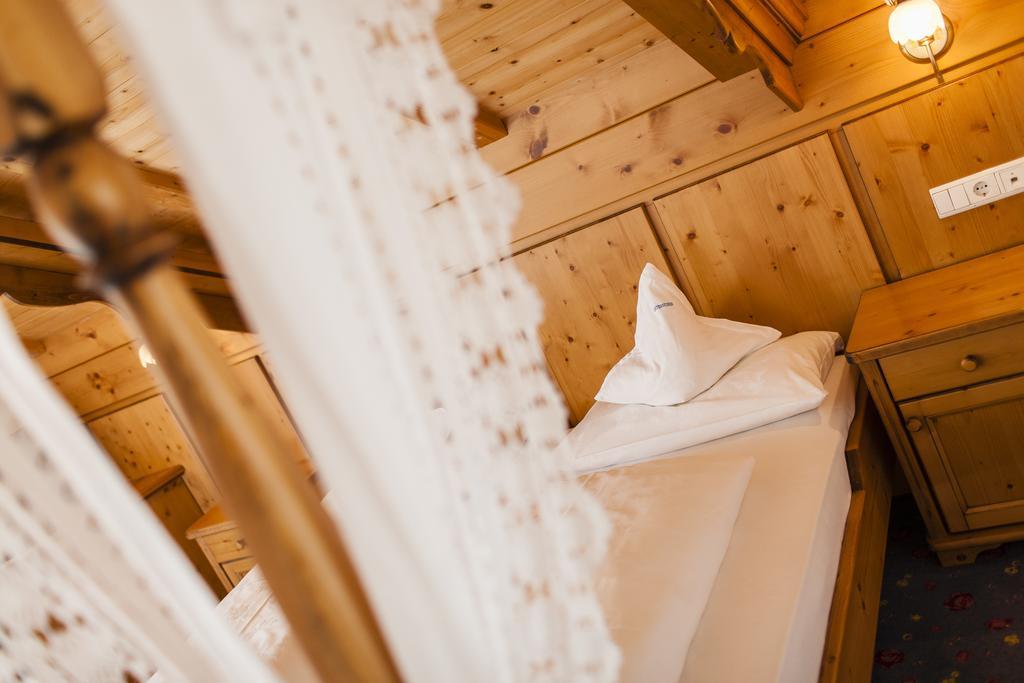 Hotel Goldene Rose Brunico Værelse billede