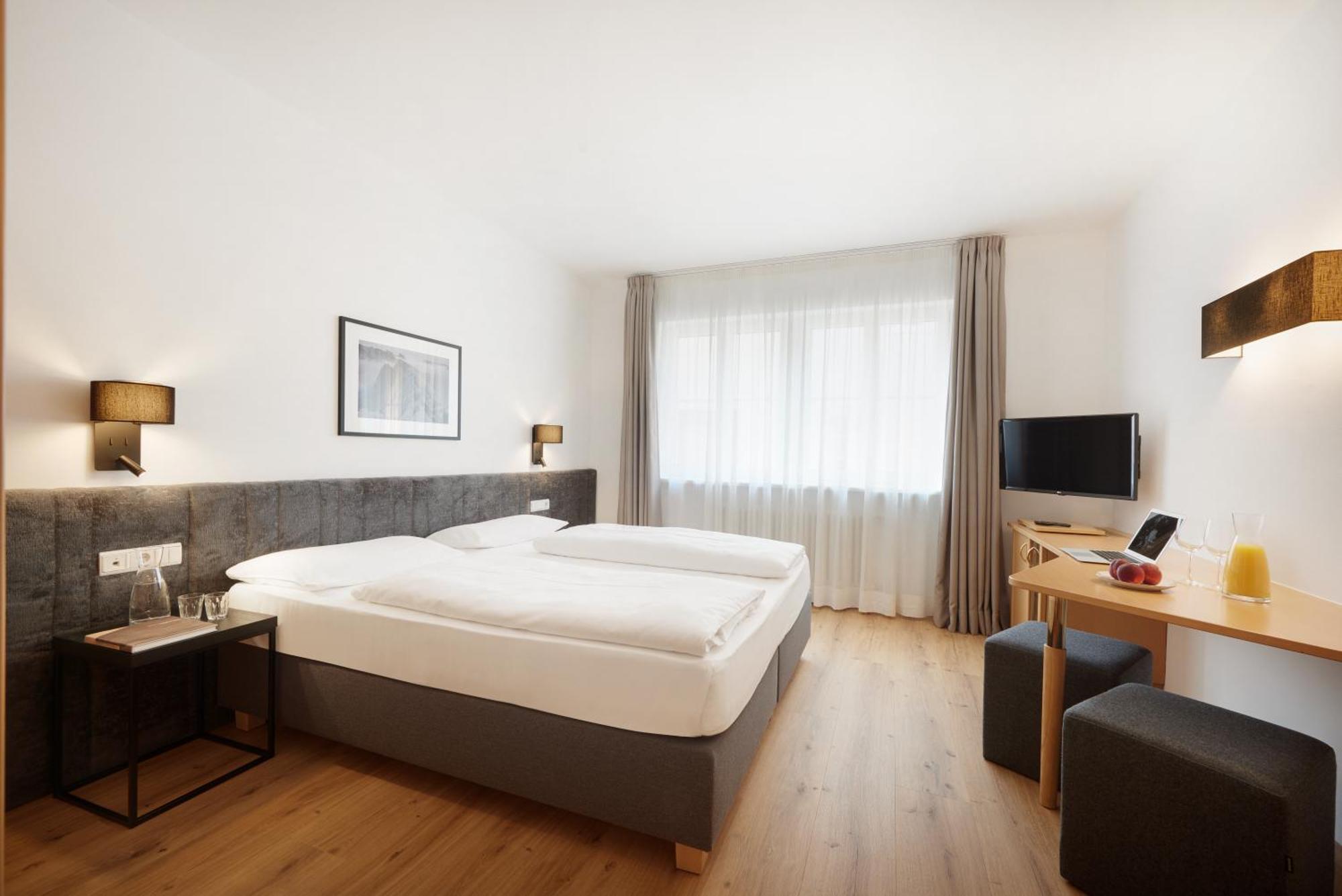 Hotel Goldene Rose Brunico Eksteriør billede