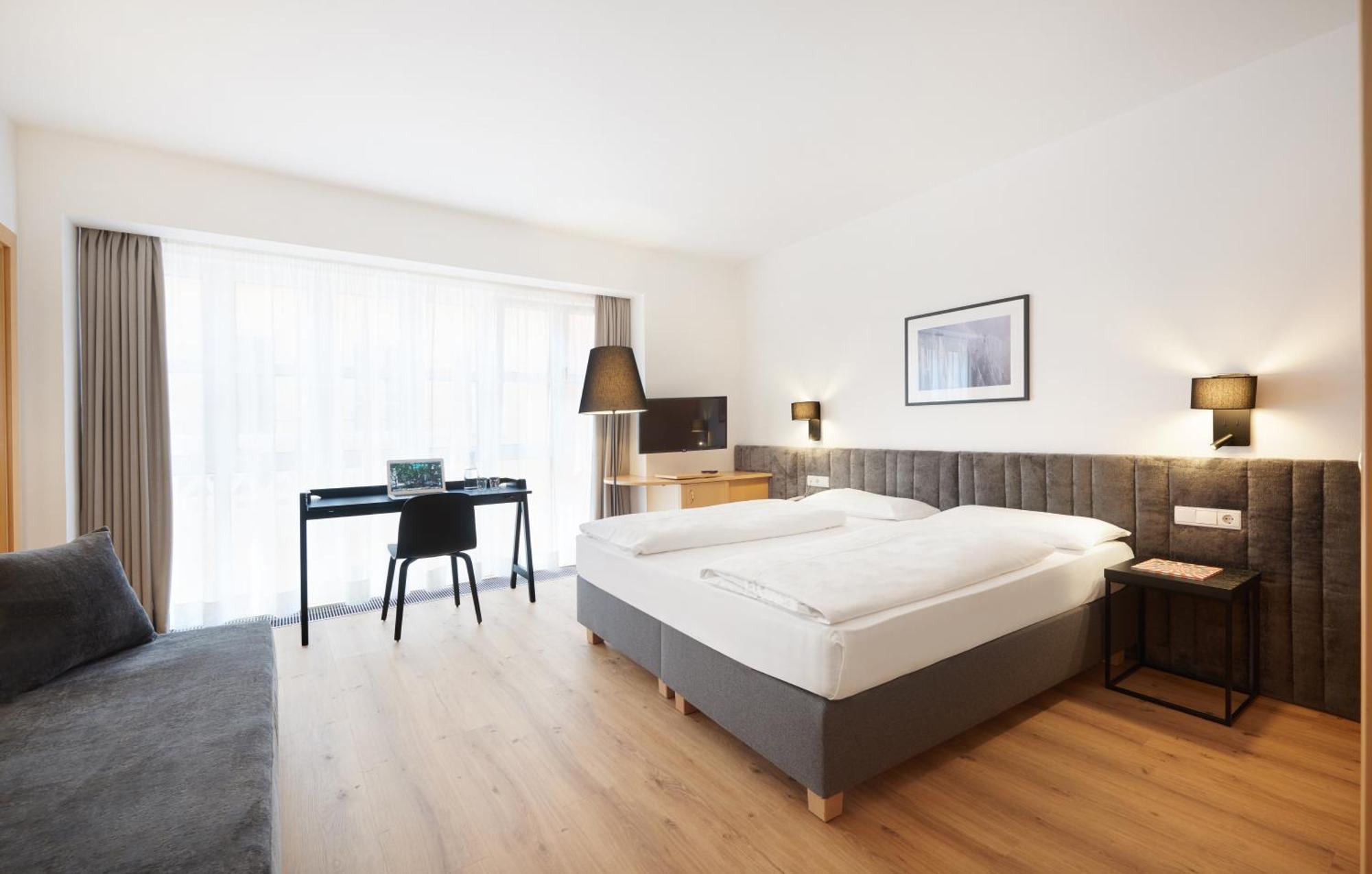 Hotel Goldene Rose Brunico Eksteriør billede