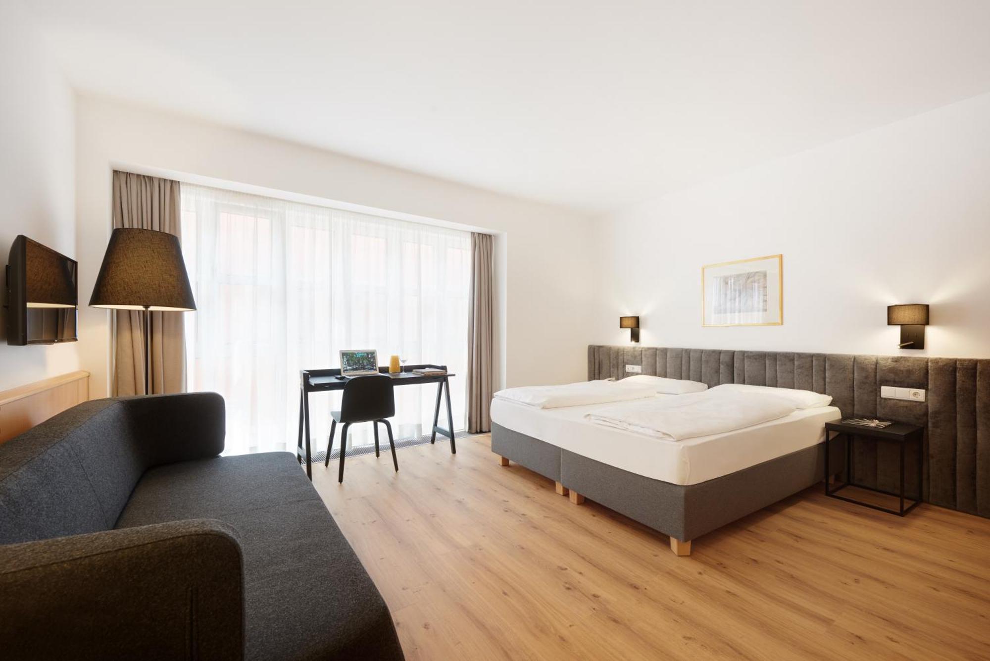 Hotel Goldene Rose Brunico Eksteriør billede