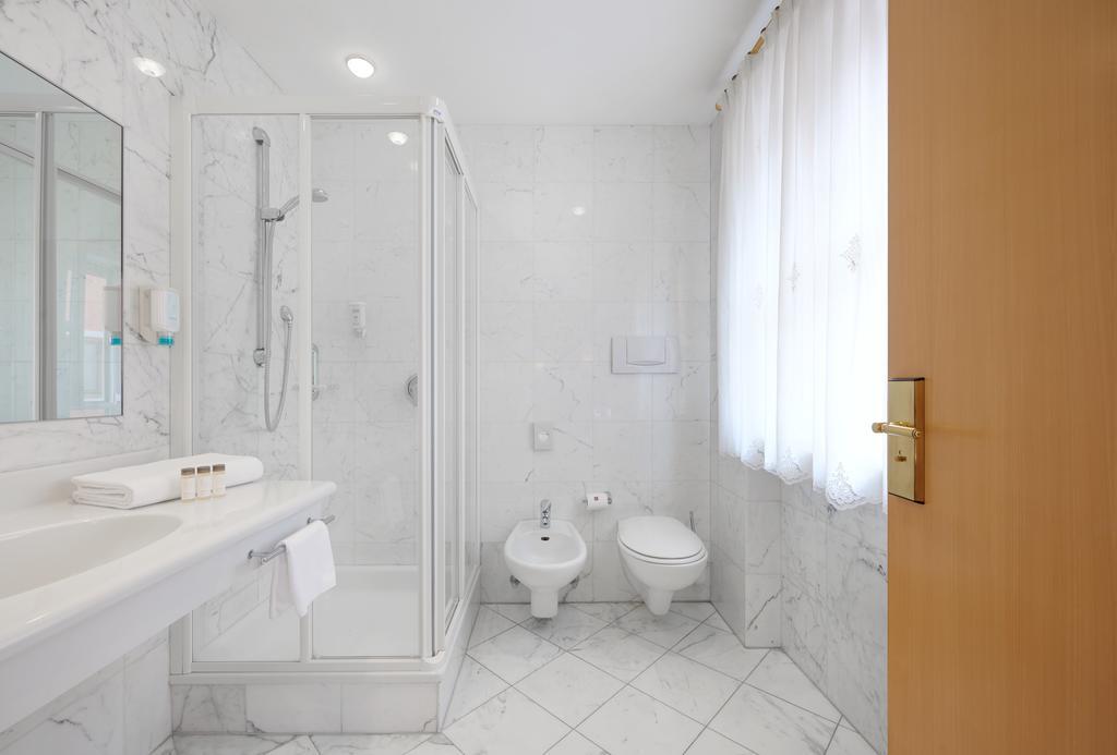 Hotel Goldene Rose Brunico Eksteriør billede