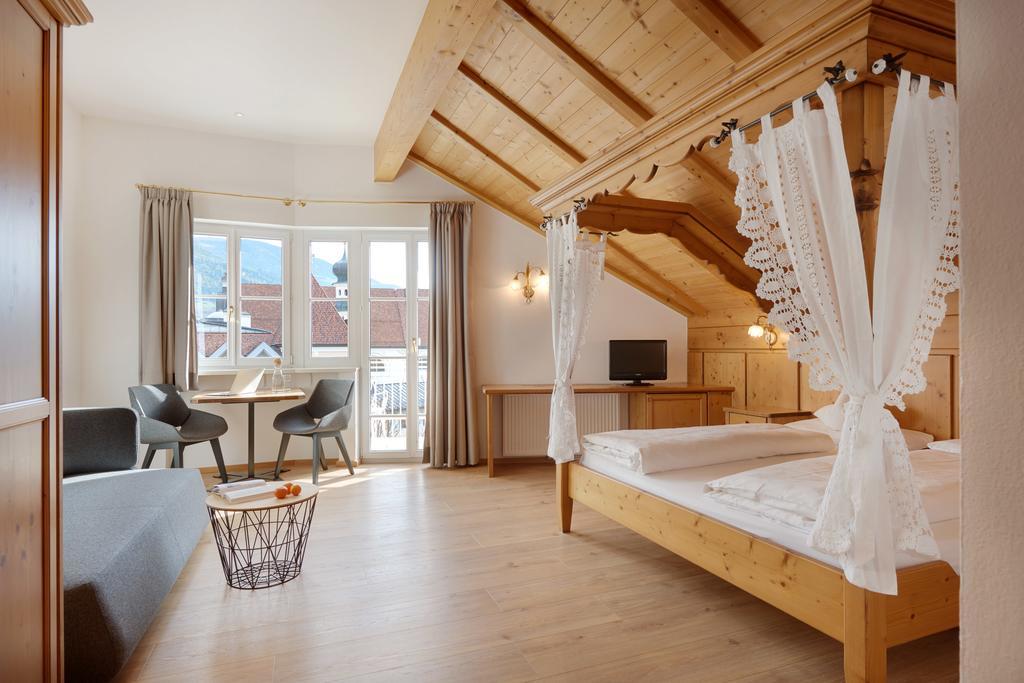 Hotel Goldene Rose Brunico Eksteriør billede
